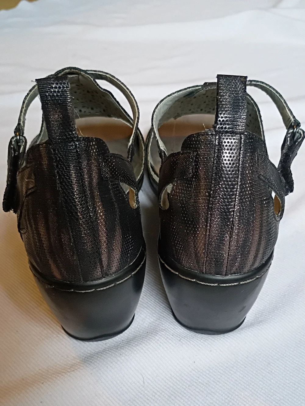 JBU By Jambu Bonita Metallic Wedge